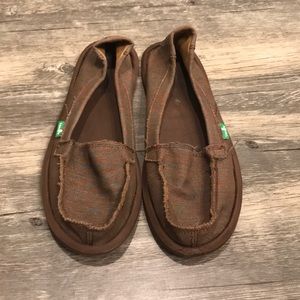 Brown Sanuks size 7